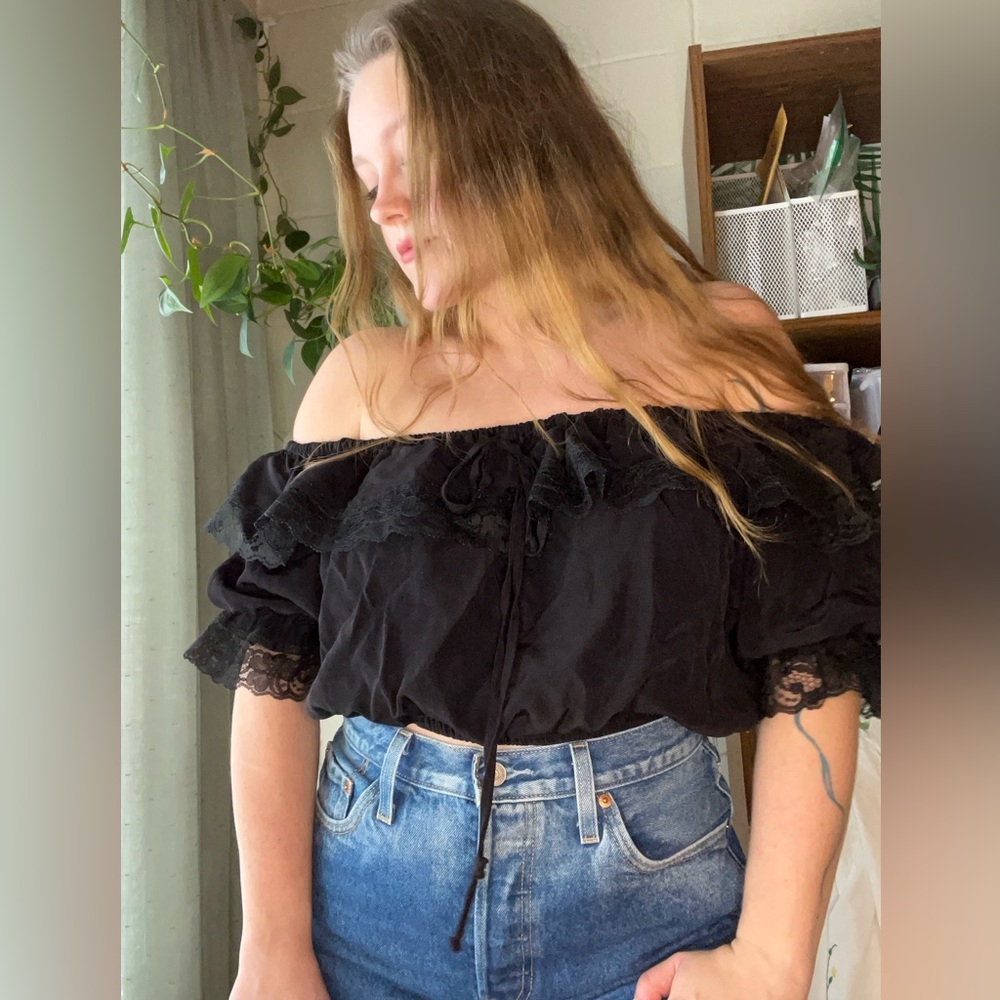 Vintage 80’s frilly off the shoulder top - 100% rayon